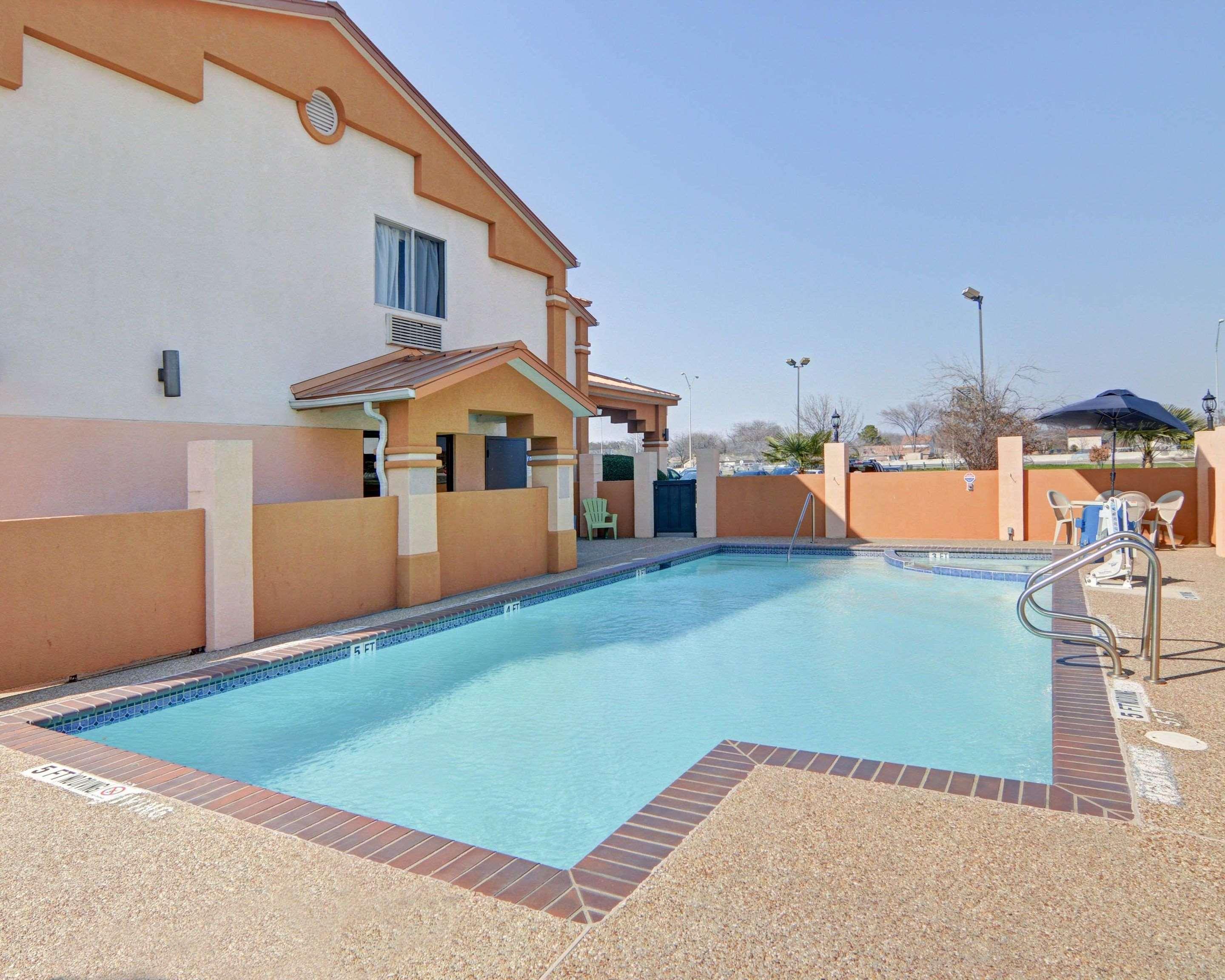 Quality Inn Forest Hill - Fort Worth South מראה חיצוני תמונה